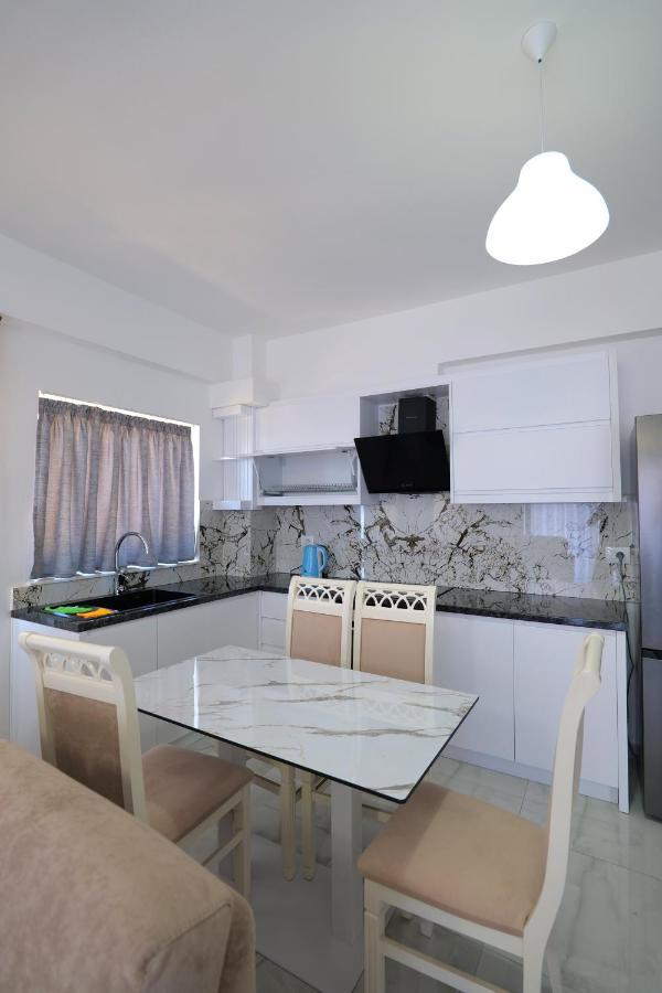 Arijons Apartments Sarandë 외부 사진